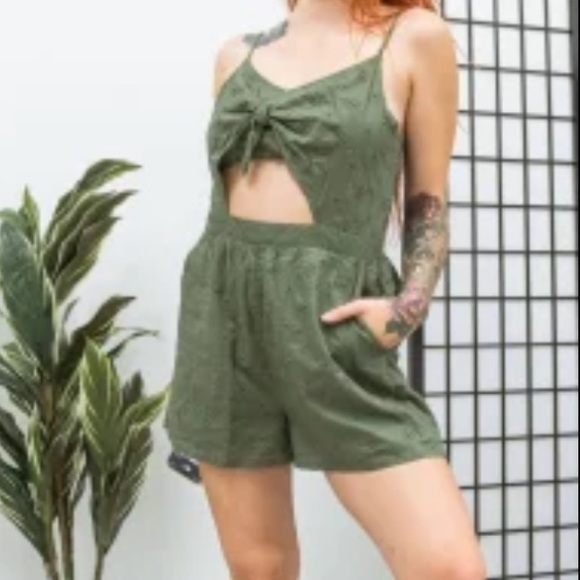 Aerie Eyelet Romper 🍀☘️ - Picture 3 of 13